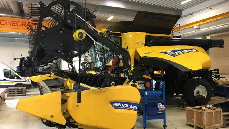 New Hollands CR10.90 blev lanceret sidste år. I år får den følgeskab af det nye fleksible Draper-skærebord. Foto: Farmas