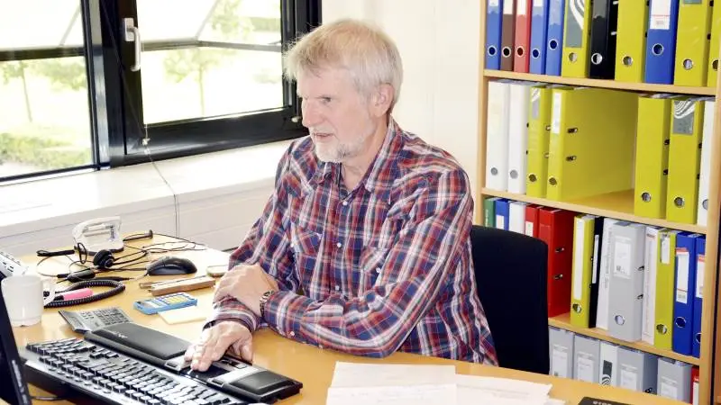 - Rensning reducerer slitagen i anlægget og især foderpumper, ventilgummi m.v. skal skiftes med længere mellemrum, påpeger chefkonsulent Jan Brochstedt Olsen, Centrovice, i forhold til rensning af kornet før eller efter lagring i amerikanersiloen.