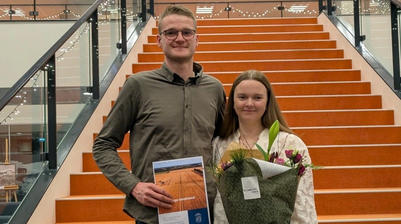 Prisen for Årets unge landmandspar gik til Søren Ebbesen og Janet Våtevik Andersen. Det skete, da Varde Kommune hyldede landbruget i kommunen. Pressefoto