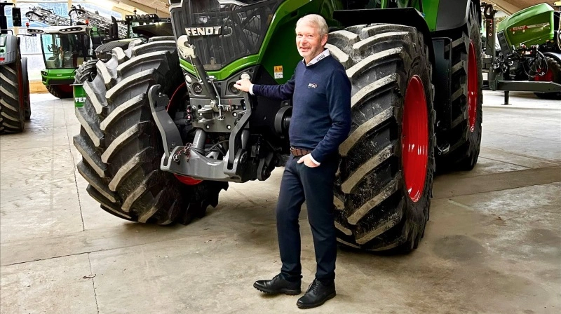 Fendt-profilen Jens Hansen markerer 45 år i maskinbranchen med fokus på relationer, teknologi og effektive løsninger. Foto: TBS Maskinpower