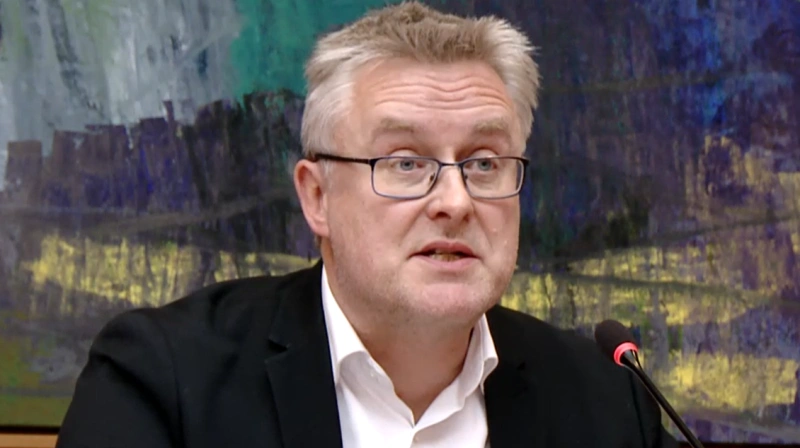 - Jeg tager afstand fra, at man tyr til selvtægt og indbrud i folks private ejendom, som vi også har set tilfælde af – blandt andet i forbindelse med TV 2-dokumentaren. Det er ikke i orden, fastslog Fødevareminister Jacob Jensen under samråd. Foto: FT tv