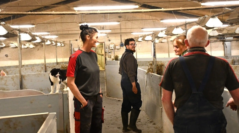 Landbruget Stovgaard sætter en ære i at skabe en kultur, hvor det er fedt at være, og hvor folk bliver lært godt op, så de bliver stærke. Fotos: Camilla Bønløkke