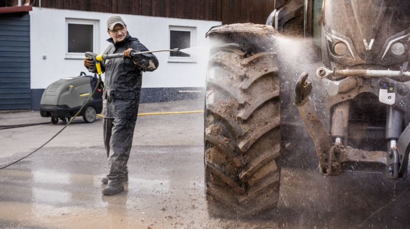 Danske landmænd køber færre nye traktorer, men til gengæld forventes de eksisterende maskiner at holde længere og køre mere - det kræver øget fokus på vedligehold og reparation. Pressefoto