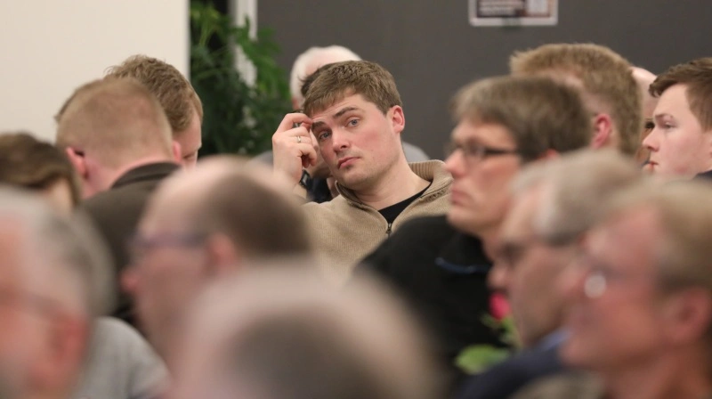 Når det blæser om landbruget, rykker man sammen i bussen. Det kunne ses da Holstebro Struer Landboforening afholdt sin generalforsamling i Sagros hus ved Holstebro. Fotos: Holstebro Struer Landboforening