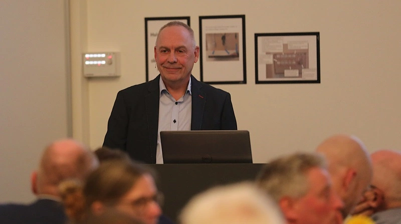 - Jeg bakker stadig 100 procent op om de lokale treparter. Og derfor vil jeg stadig anbefale, at man altid siger ja til en forundersøgelse. Det er helt uforpligtende, og man risikerer højst, at man bliver klogere, sagde Leif Hølledig Nørgaard i sin beretning.