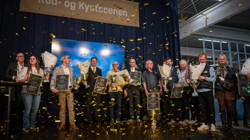 Vinderne af danmarksmesterskabet i slagterhåndværk på scenen til Foodexpo i Herning. Foto: FødevareDanmark