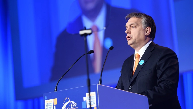 Ungarns premierminister Viktor Orbán har stået i spidsen for landet siden 2010, men står til at tabe søndagens valg til udfordreren, Peter Magyar. Foto: EPP