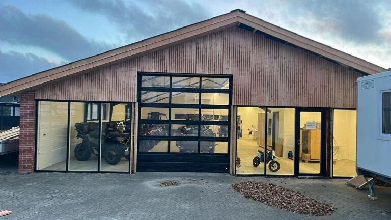 Den nye afdeling får en moderne og indbydende udstillingshal, hvor kunderne kan opleve og handle CFMotos populære ATV- og UTV-modeller, Honda ATV'er samt børne-ATV'er fra Kayo og CFMoto.