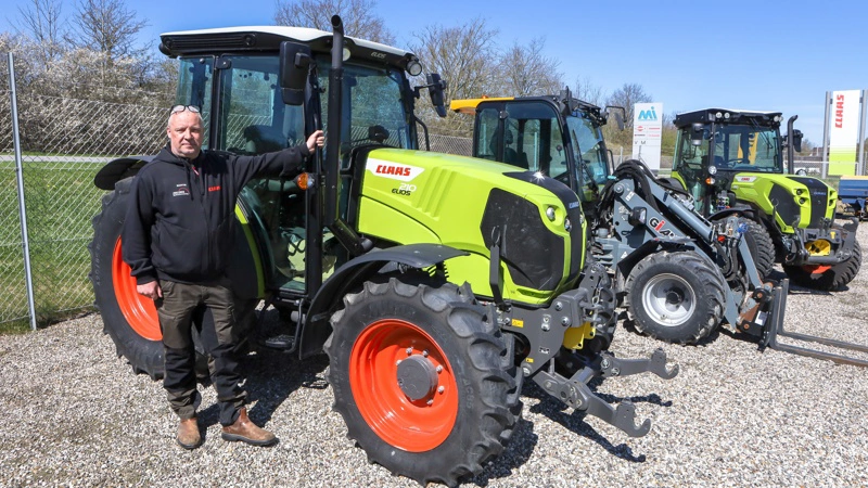 For et år siden blev Jørlunde Maskinforretning forhandler af Claas. - Det er et perfekt traktorprogram, der starter fra 75 hk og med kompakte modeller til vores store kundegruppe af fritidsbrugene og hele den grønne sektor, understreger maskinhandler Martin Andersen. Fotos: Erik Hansen