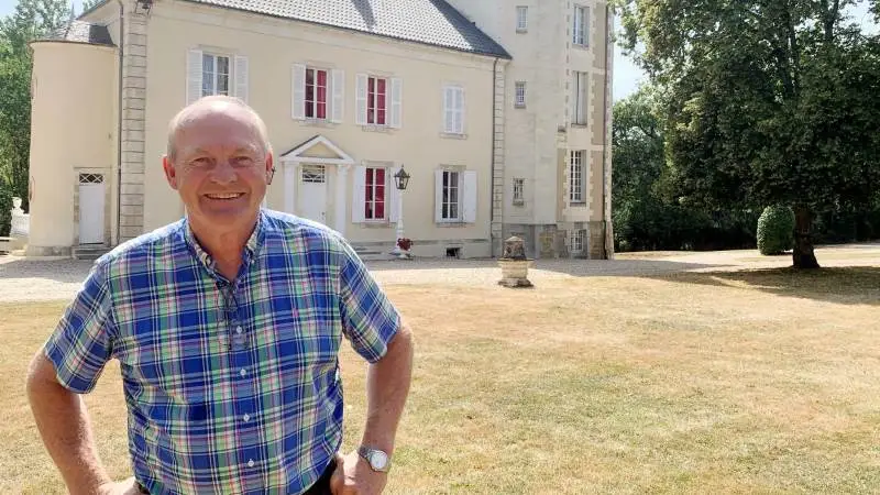 Landmand Flemming Fuglede Jørgensen og hustruen, Annette Lorentzen, købte for 12 år siden Chateau de Villejovet med 300 hektar agerjord og tilhørende skovarealer. Slottet og landbruget ligger halvanden kilometer fra landsbyen Ardentes i det allermest centrale Frankrig. Cirka 300 km stik syd for Paris. Fotos: Jacob Lund-Larsen