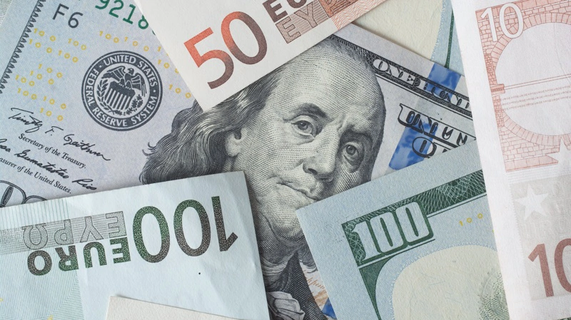 Dollaren står stærkt, mens euroen presses. Forskellen i økonomisk styrke mellem USA og Europa bliver stadig tydeligere. Foto: Colourbox