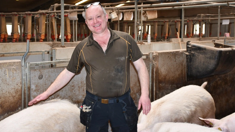 Mikael Rabjerg kan hverken skjule passionen for arbejdet eller stoltheden over det avlsarbejde, han har lagt i besætningen på Østerbjergegård siden 2006. Fotos: Camilla Bønløkke