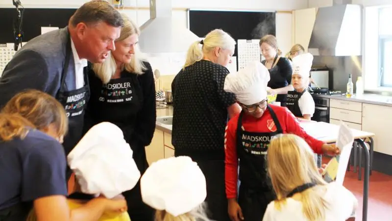 Mogens Jensen og Anne Ahrnung blev testet i, om de kan de 10 kostråd. Fotos: Lasse Ege Pedersen