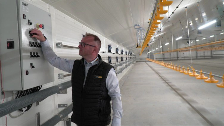 Morten Jakobsen, salgsansvarlig i Landmeco for det danske marked, melder om stigende efterspørgsel på slagtekyllingestalde fra nuværende og nye aktører. Foto: Mikael Sand