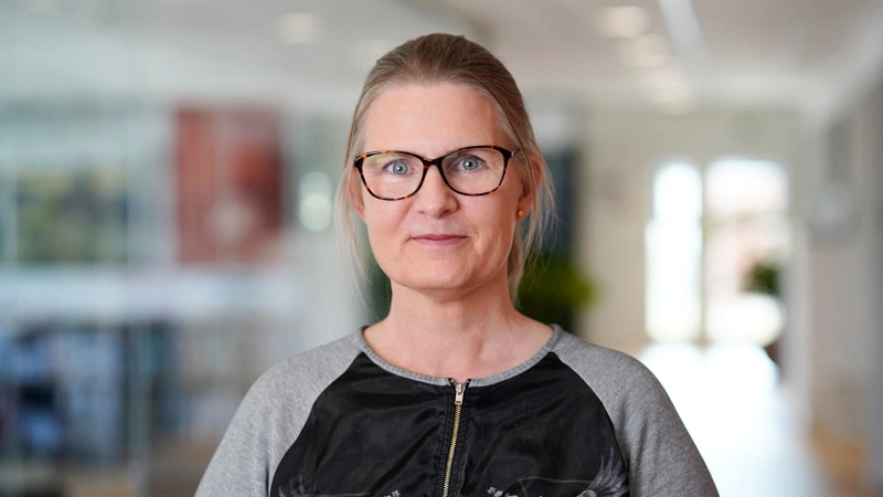 Birgitte Damm, dyrlæge og chefkonsulent i Dyrenes Beskyttelse, mener, at svinebranchens nye initiativer mere ligner krisehåndtering end egentlig handling på de store dyrevelfærdsproblemer.