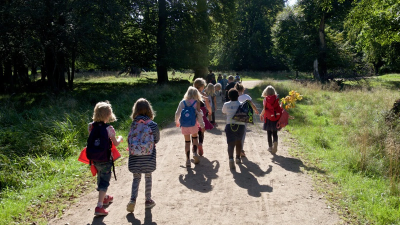 Skolemælkslegatet støtter aktiviteter, der gavner sundhed, trivsel og fællesskab på skolerne. Foto: Colourbox