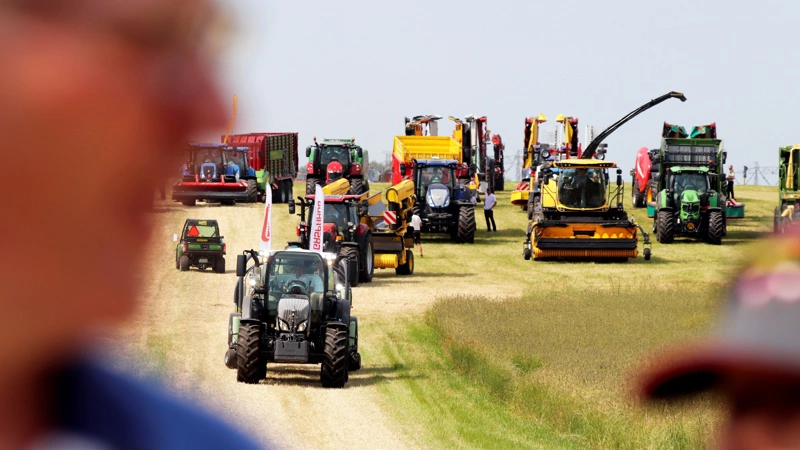 Det er især de mange maskindemonstrationer, der trækker danske landmænd over Sundet til det sydlige Sverige til Borgeby Feltdage. Her fra et tidligere år. Arkivfoto: Jørgen P. Jensen
