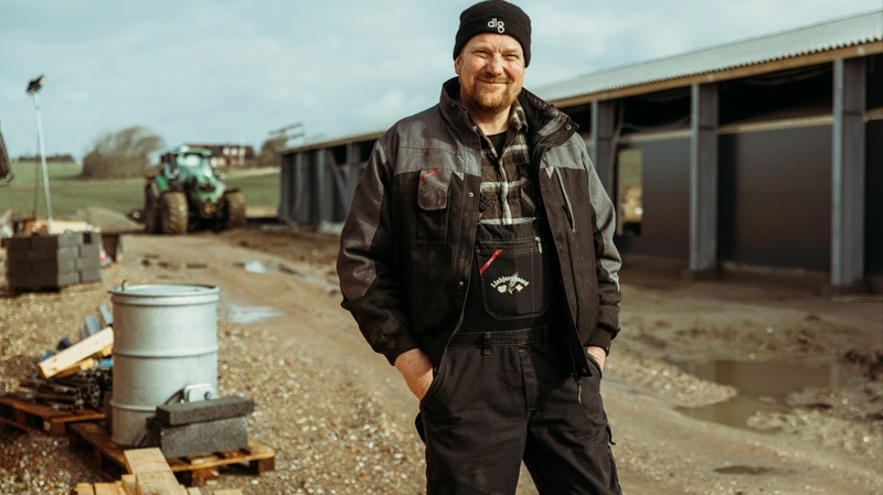 Jesper Clausen har bygget et nyt kyllingehus på Mors. Et hus med fuld fokus på energirigtige og bæredygtige løsninger. Fotos: Rose Poultry