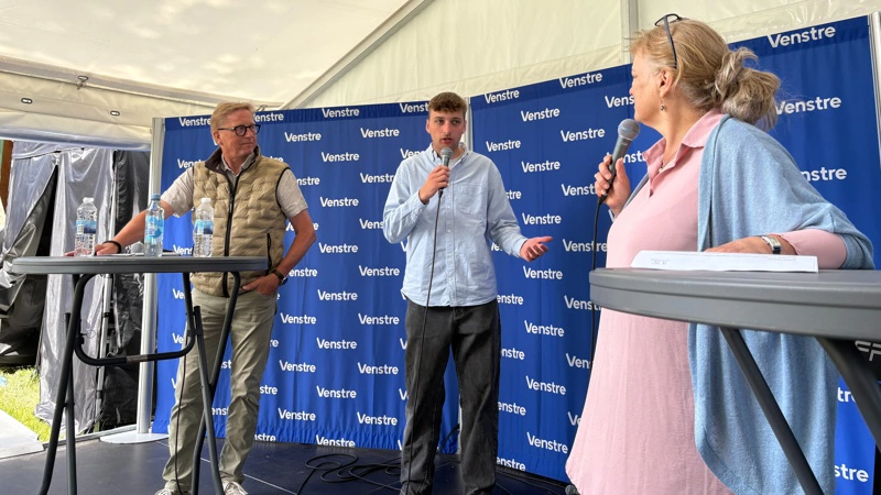 Europa-parlamentariker Asger Christensen (V) og Lukas Olesen fra LandboUngdom tog temperaturen på en verden under pres – set med landbrugsøjne. Til højre ses debattens moderator Mette Frobenius. Fotos: Christian Ingemann