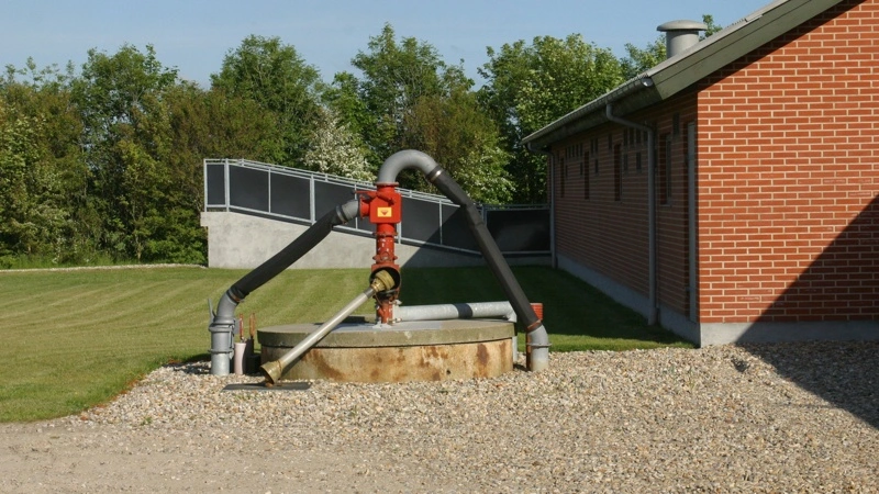 Mangel på advarsler på en gyllefortank udløste et straksforbud hos en griseproducent på Fyn. Han rettede straks ind efter besøg fra Arbejdstilsynet. Billedet her er et arkivfoto, der ikke har noget med den konkrete sag at gøre. Arkivfoto: Bøje Østerlund
