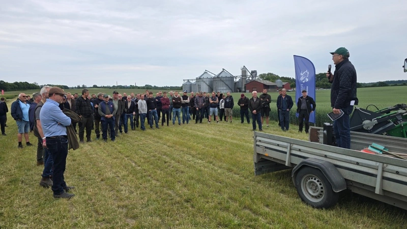 Onsdag aften bød man fra arrangørerne af Egeskov Innovationsmark velkommen til et halvt hundrede landmænd, som i de følgende timer kom rundt til et stort antal demo-parceller. Fotos: Jørgen P. Jensen