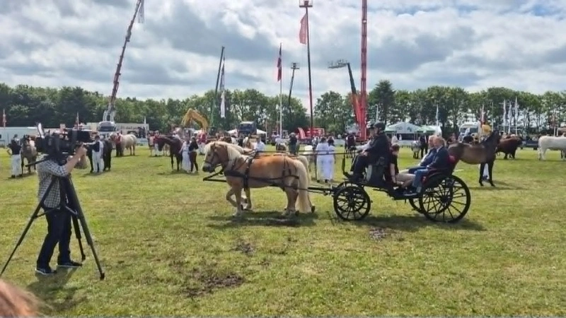 Årets talere, borgmester Søren Smalbro og formanden for Agillix Carl Chr. Pedersen ankom i hestevogn sammen med skuets formand, Jonas Ellitsgaard Jensen. Foto. Tenna Bang