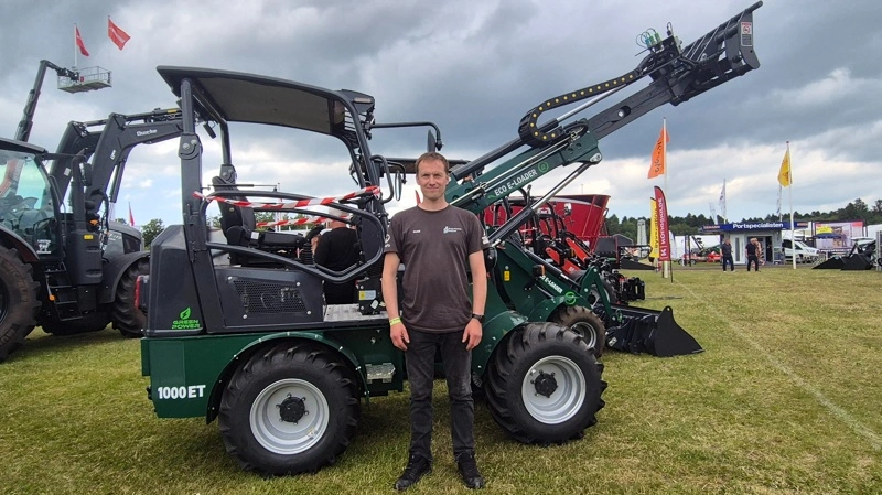 - Den henvender sig til alle dem, der ønsker sig en grøn profil, kommuner, kirker og så videre. Men også landmænd, som ønsker en lugtfri drift inde i stalden, sagde Sune Jensen, SR Agro & Last. Foto: Tenna Bang
