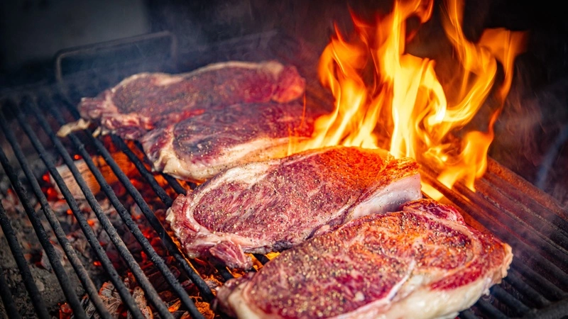 Grillvejr hjælper oksekødsmarkedet, men uændrede noteringer dækker over usikkerhed og hård priskonkurrence. Foto: Colourbox