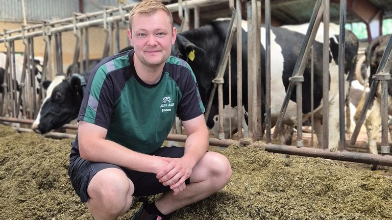 For Simon Wulff er håndværket og en lidt nørdet tilgang til fodring grundlaget for, at han sigter mod 14.000 kg EKM inden nytår. Fotos: Tenna Bang