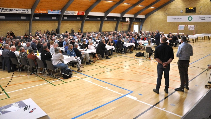 Selvom de to landboforeninger nu anmoder om en pause, er den grønne trepartsaftale stadig nøglen til at løse de aktuelle udfordringer, slår parterne fast i en pressemeddelelse. Her ses et lodsejermøde. Foto: Agillix