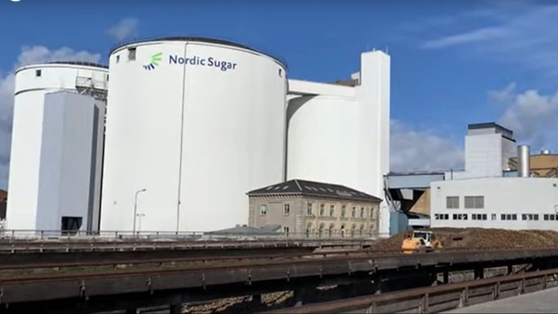 Nordzucker planlægger at lukke sukkerproduktionen i Nakskov efter kampagnen 2026. Op mod 150 arbejdspladser forventes at blive berørt, mens den fremtidige danske sukkerproduktion fokuseres på fabrikken i Nykøbing. Arkivfoto: Nordic Sugar