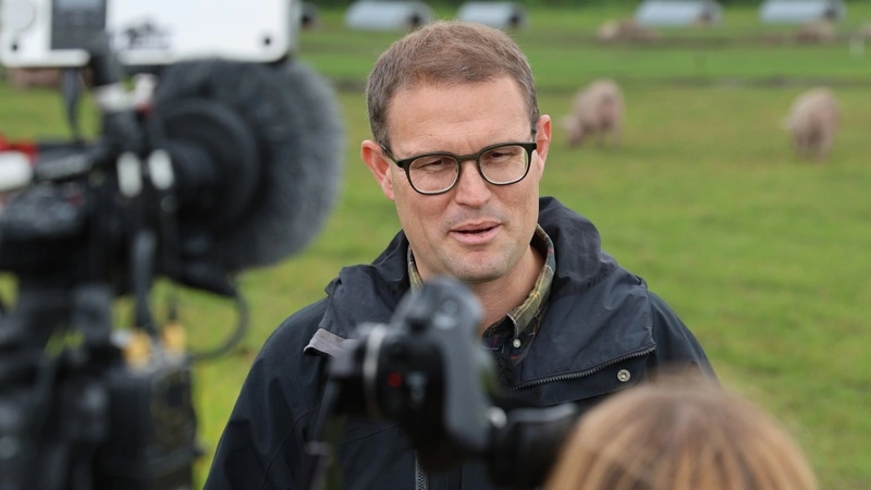 Der bliver ikke tale om fri jagt på ulve, slår minister for Natur og Dyrevelfærd, Christian Rabjerg Madsen fast, efter kritik af den kommende ulebekendtgørelse. Foto: Ministeriet for Natur og Dyrevelfærd