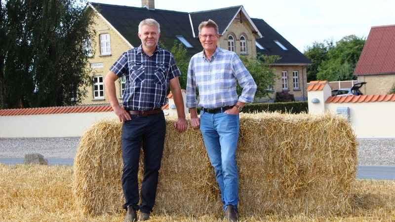 Søren Svanholm (tv) og Palle Jespersen skrifter 1. september 2026 fra Nybolig Landbrug til LandboGruppen MidtØst. Pressefoto
