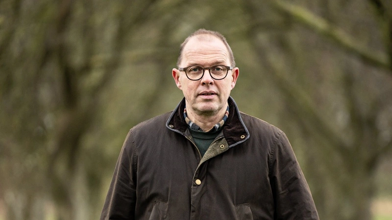 Viceformand i L&F, Martin Hjort Jensen, har svært ved at få det til at give mening, at regeringen på den ene side vil sænke momsen på fødevarer, men samtidig gøre det dyrere for landets fødevareproducenter at producere. Foto: Niels Hougaard/L&F