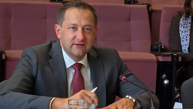 Landbrugskommissær Christophe Hansen har udskrevet sin første store hjælpepakke.