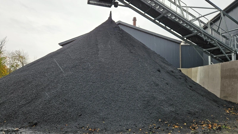 Biokul kan indeholde færre organiske miljøfarlige stoffer end det råmateriale, det er fremstillet af. Til gengæld kan blandt andet tungmetaller blive koncentreret under pyrolysen, viser undersøgelser fra DTU. Arkivfoto