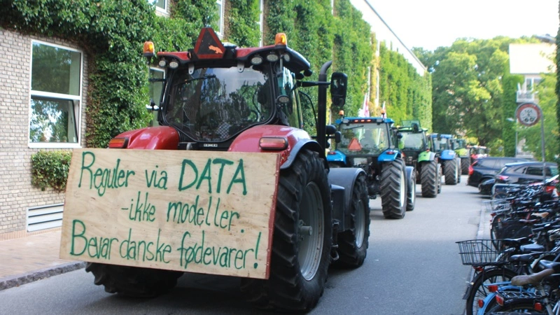 De mange traktorer fyldte gaderne mellem C.F. Møllers karakteristiske bygninger midt i Aarhus tirsdag formiddag. Budskabet til universitetet var klart. Fotos: Kasper Stougård