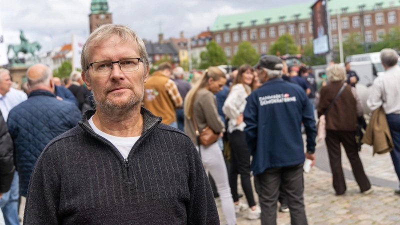 Den nordfynske planteavler Kim Jensen var også at finde på Christiansborg Slotsplads tirsdag formiddag for at vise sin utilfredshed med regeringen. Foto: Søren Nørgaard