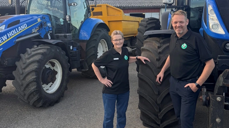 Anders Tækker Rasmussen får base i Sparekassen Danmarks landbrugscenter i Randers, der betjener landbrugskunder i Hobro-området, i Randers, på Djursland og i resten af Østjylland. Her ses han sammen med landbrugsdirektør i centeret Marianne Bertelsen.