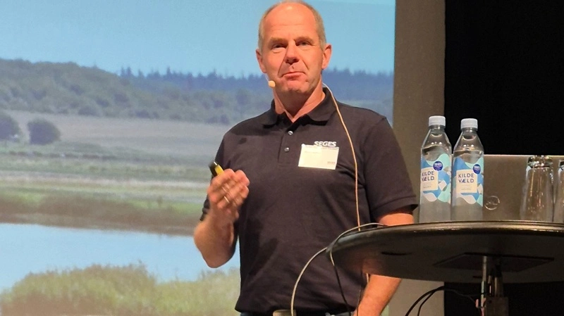 Den nye kvælstofregulering kan få stor betydning for kvægbrugernes sædskifte og grovfoderproduktion, fortalte Torben Spanggaard Frandsen fra Seges Innovation på Fodringsdag. Fotos: Tenna Bang