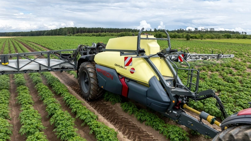 Hardi udvider AutoTerrainPro til flere sprøjtemodeller. Bomstyringen arbejder med ultralydssensorer, tilt-input og proportional hydraulik for at holde bommen stabil og sikre en mere ensartet sprøjtehøjde i marken. Arkivfoto: Per Jørgensen