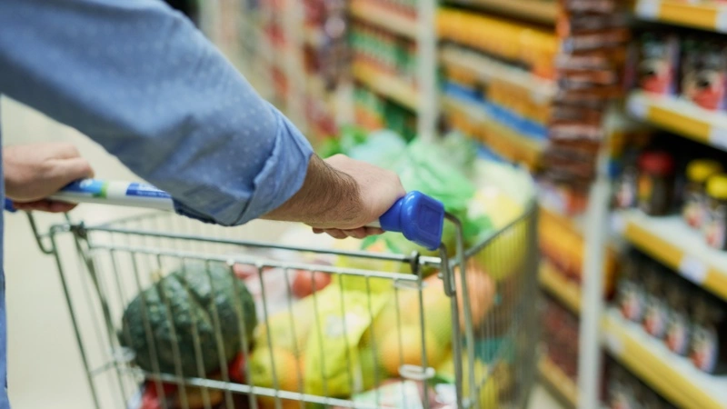 Der er gennemsnitligt røget færre grønsager i indkøbsvognen, når danskerne er i Supermarkedet, viser en ny analyse. Arkivfoto: Colourbox
