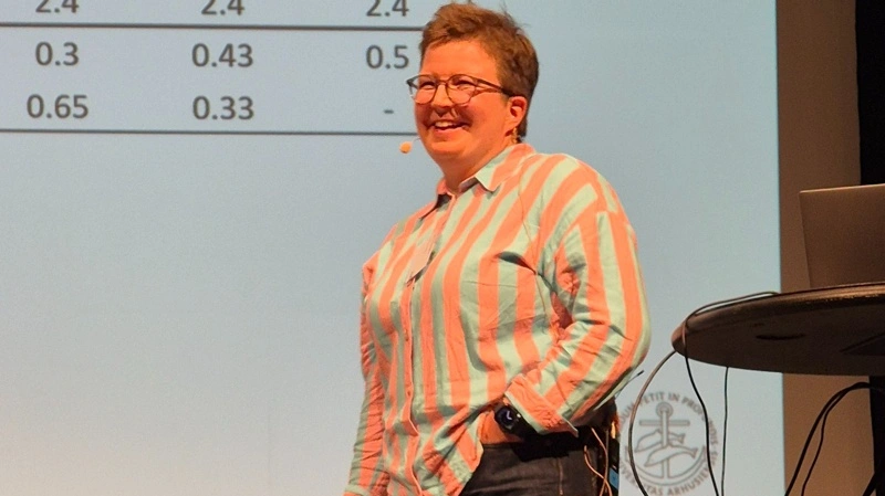 Susanna Räisänen fra Aarhus Universitet præsenterede på Fodringsdagen resultater fra et langtidsforsøg med forskellige niveauer af AAT og PBV i foderrationen. Foto: Tenna Bang