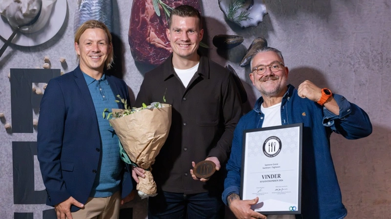 Vinderteamet fra Søstrene Grene sammen med Anders Nicolajsen, Landbrug & Fødevarer. Foto: Morten Beck, Marketing Media