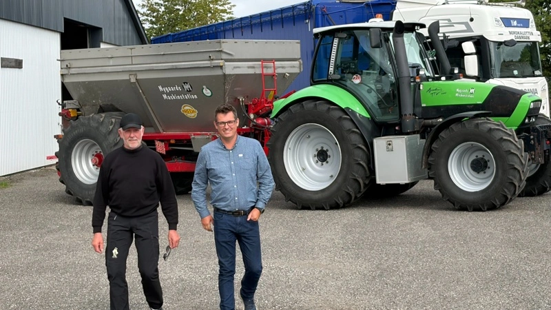 Bjarne Nygaard (tv.) og Nygaards Maskinstation nær Wedellsborg på Vestfyn har slået pjalterne sammen med Rune Torstein Hansen, direktør for BioSupply. Fremover ejes Nygaard Maskinstation af BioSupply, mens Bjarne Nygaard fortsætter som daglig leder. Fotos: Henriette Lemvig