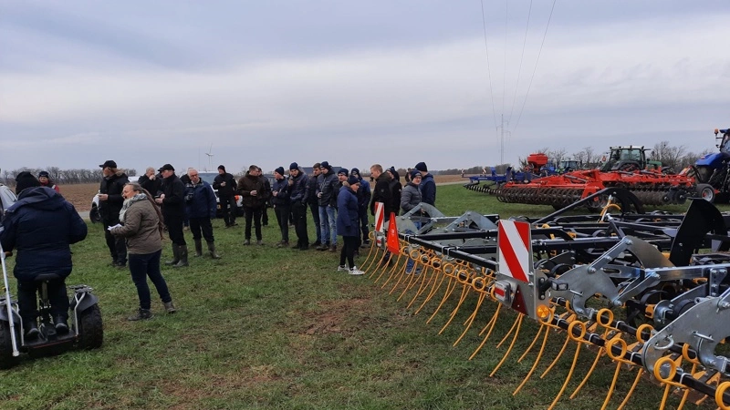 I oktober afholdes flere markdemonstrationer og temadage om IPM, hvor man blandt andet kan se forskellige tekniske løsninger på ukrudtsbekæmpelse. Arkivfoto fra tidligere markdemo.
