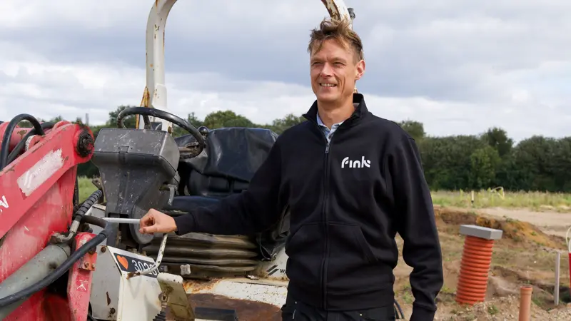 Jacob Fink gik fra otte kroner i timen til 85 ansatte og 500 boliger, men han er stadig landmand af natur. Fotos: Fink