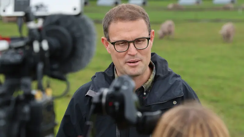Minister for Natur og Dyrevelfærd, Christian Rabjerg Madsen (S), afviser muligheden for kvælstofkvoter på jord, der udtages til natur eller vådområder. Foto: Ministeriet for Natur og Dyrevelfærd