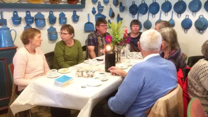 For 40 års siden blev Fynske Fåreavlere stiftet ved en generalforsamling på Hjemstavnsgården. Forleden var medlemmer igen samlet på museet for at markere jubilæet. Fotos: Connie Dreyer, Fynske Fåreavlere