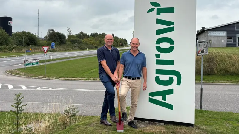 Agrovi er vokset fra to til 18 medarbejdere på Falster og udvider nu kontoret i Nørre Alslev efter stigende efterspørgsel. Her ses Christoffer Munk Banke (tv.) og Lars Møller Andersen (th). Foto: Agrovi